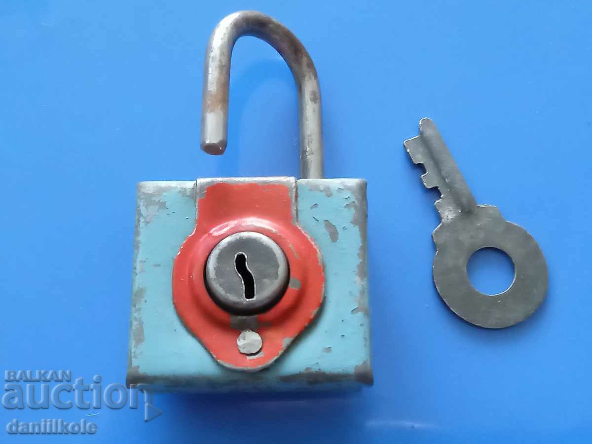 Delivery of *$*Y*$* OLD SMALL PADLOCK WITH KEY - EXCELLENT *$*Y*$* Delivery of *$*Y*$* OLD SMALL PADLOCK WITH KEY - EXCELLENT *$*Y*$*
