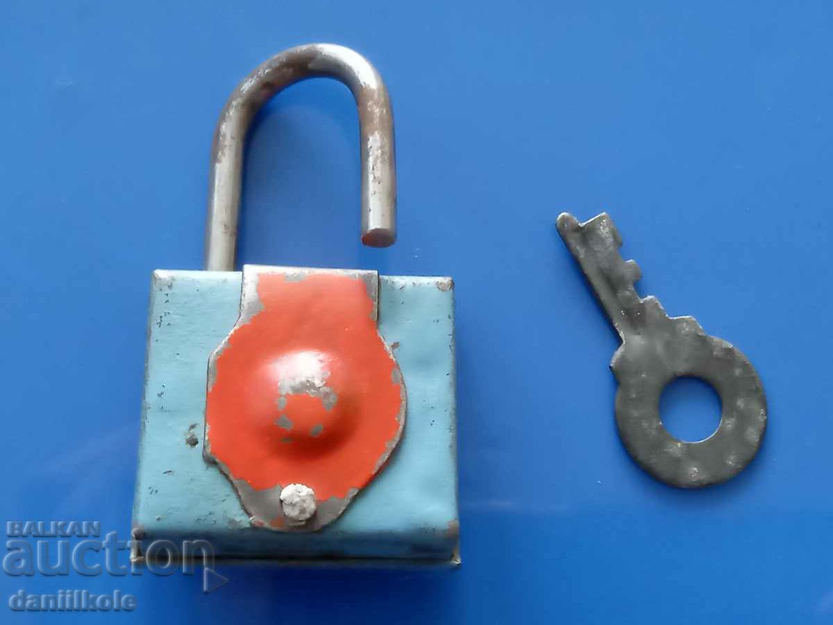 *$*Y*$* OLD SMALL PADLOCK WITH KEY - EXCELLENT *$*Y*$* - 5 *$*Y*$* OLD SMALL PADLOCK WITH KEY - EXCELLENT *$*Y*$* - 5