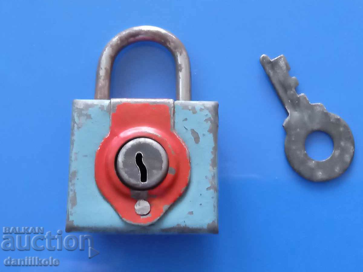 *$*Y*$* OLD SMALL PADLOCK WITH KEY - EXCELLENT *$*Y*$* - 6 *$*Y*$* OLD SMALL PADLOCK WITH KEY - EXCELLENT *$*Y*$* - 6