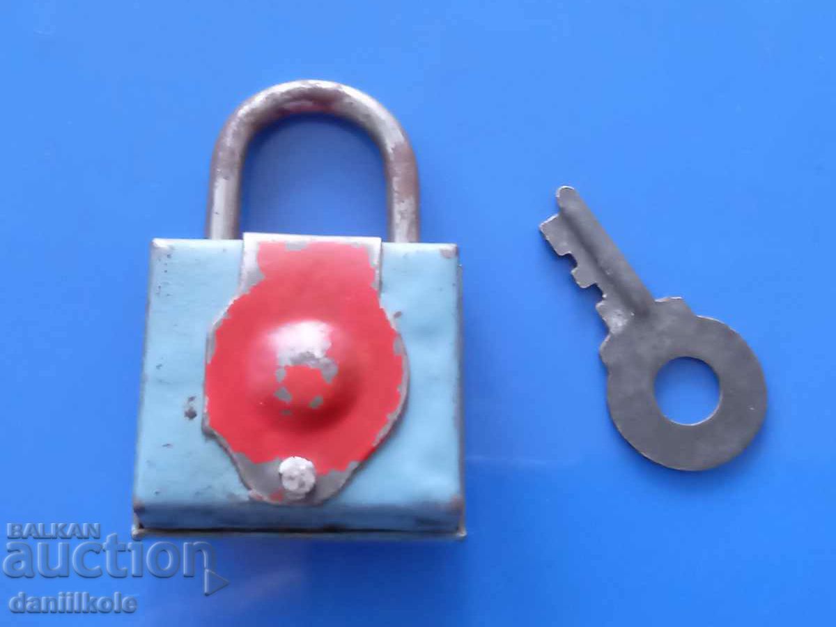 *$*Y*$* OLD SMALL PADLOCK WITH KEY - EXCELLENT *$*Y*$* - 7 *$*Y*$* OLD SMALL PADLOCK WITH KEY - EXCELLENT *$*Y*$* - 7