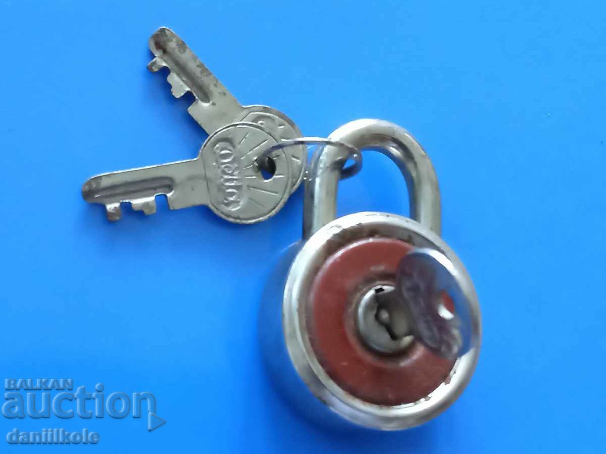 *$*Y*$* LACAT VECHI MIC CU 3 CHEI - EXCELENT *$*Y*$* cu preț € 9.90 | 19.36 BGN *$*Y*$* LACAT VECHI MIC CU 3 CHEI - EXCELENT *$*Y*$* cu preț € 9.90 | 19.36 BGN