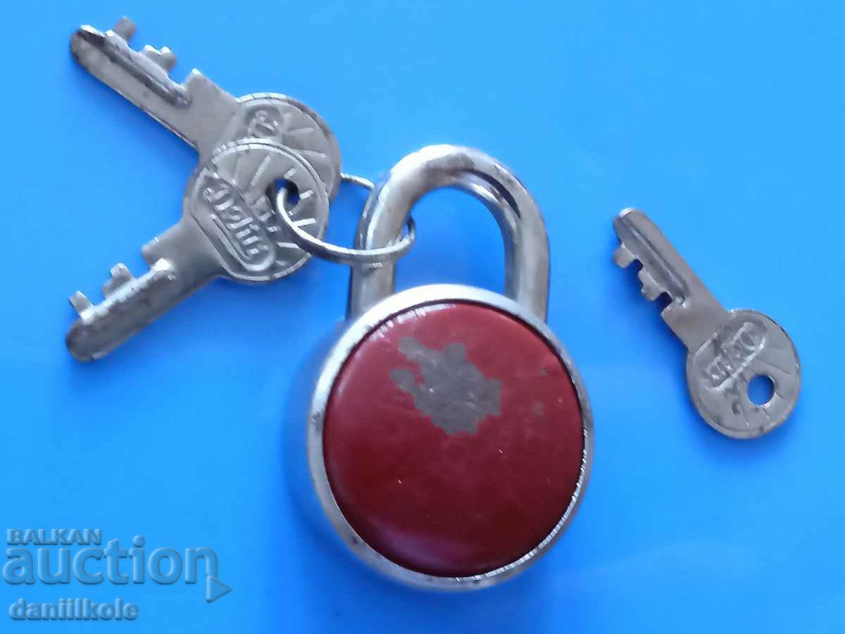Auction *$*Y*$* OLD SMALL PADLOCK WITH 3 KEYS - EXCELLENT *$*Y*$* Auction *$*Y*$* OLD SMALL PADLOCK WITH 3 KEYS - EXCELLENT *$*Y*$*