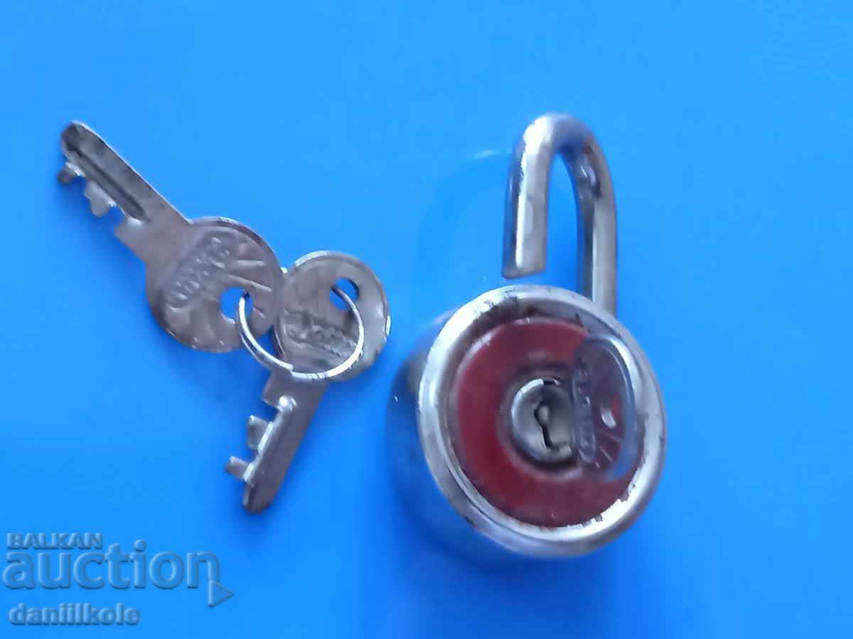 *$*Y*$* OLD SMALL PADLOCK WITH 3 KEYS - EXCELLENT *$*Y*$* - 5 *$*Y*$* OLD SMALL PADLOCK WITH 3 KEYS - EXCELLENT *$*Y*$* - 5