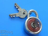 *$*Y*$* OLD SMALL PADLOCK WITH 3 KEYS - EXCELLENT *$*Y*$*