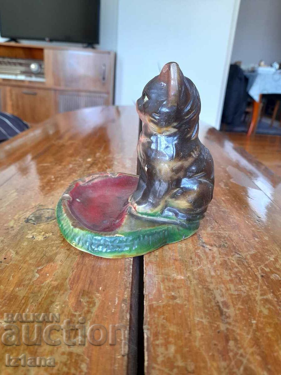 Old ashtray Kitten with price 32.00 BGN | € 16.36 Old ashtray Kitten with price 32.00 BGN | € 16.36