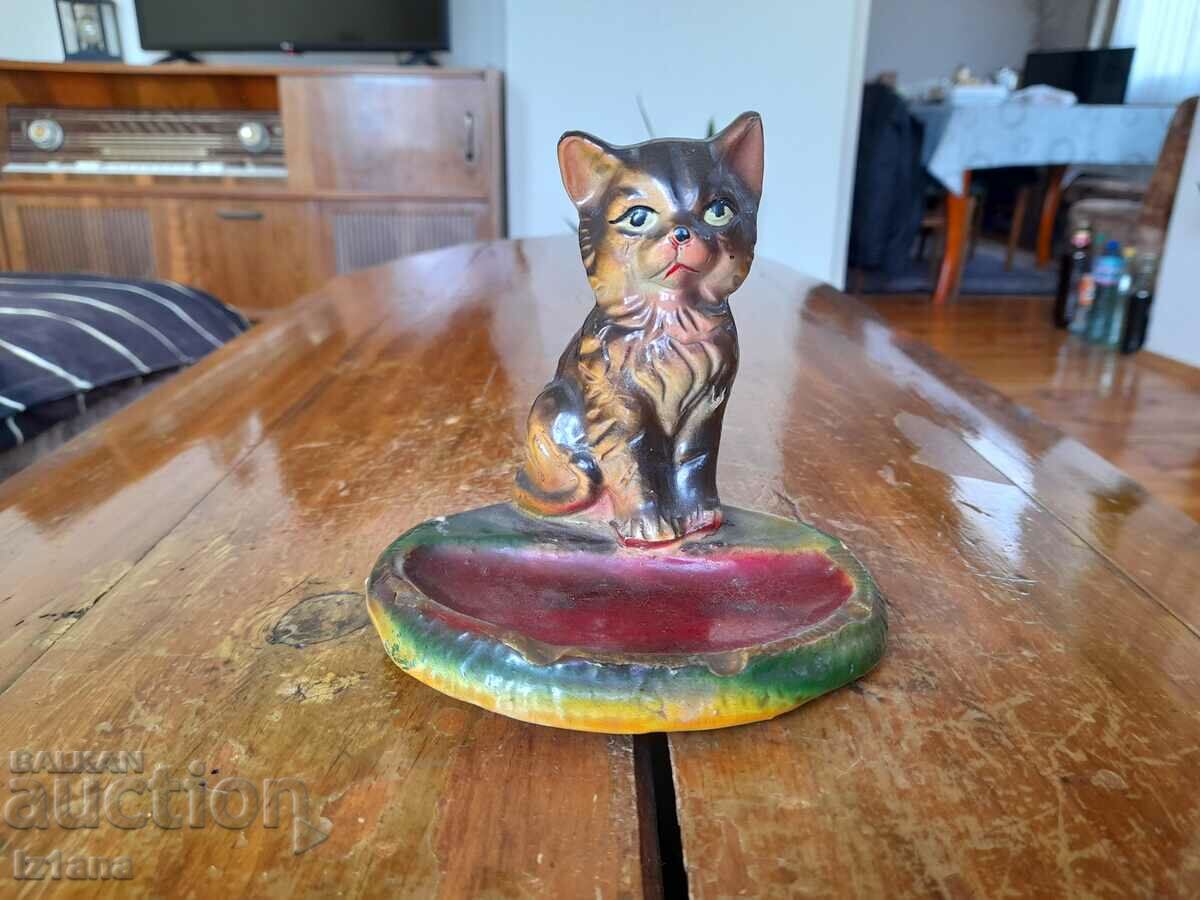 Old ashtray Kitten