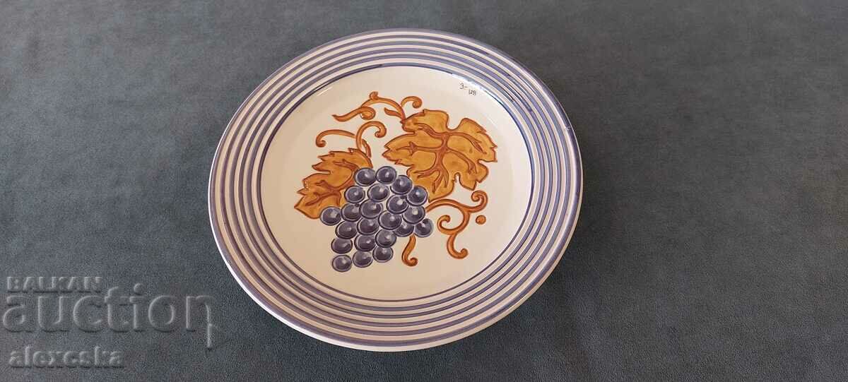 Delivery of Wall plate - white ceramic Delivery of Wall plate - white ceramic