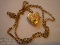 1930 - GOLD DOUBLE HEART MEDALLION FOR PHOTO