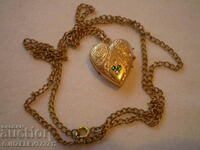 1930 - GOLD DOUBLE HEART MEDALLION FOR PHOTO