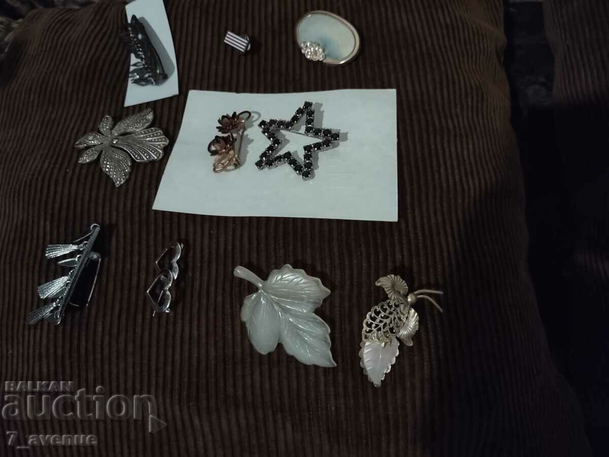 Lot of brooches, brooch, very different and interesting