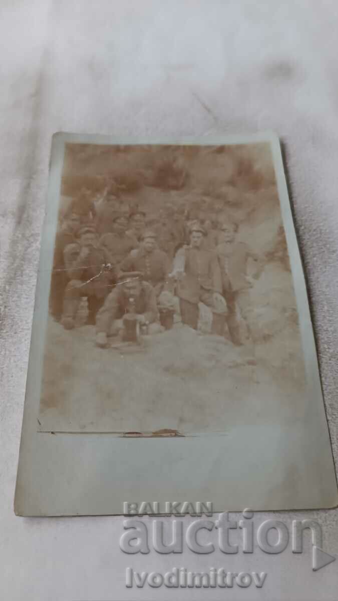 Снимка Офицери и войници на фронта 1918