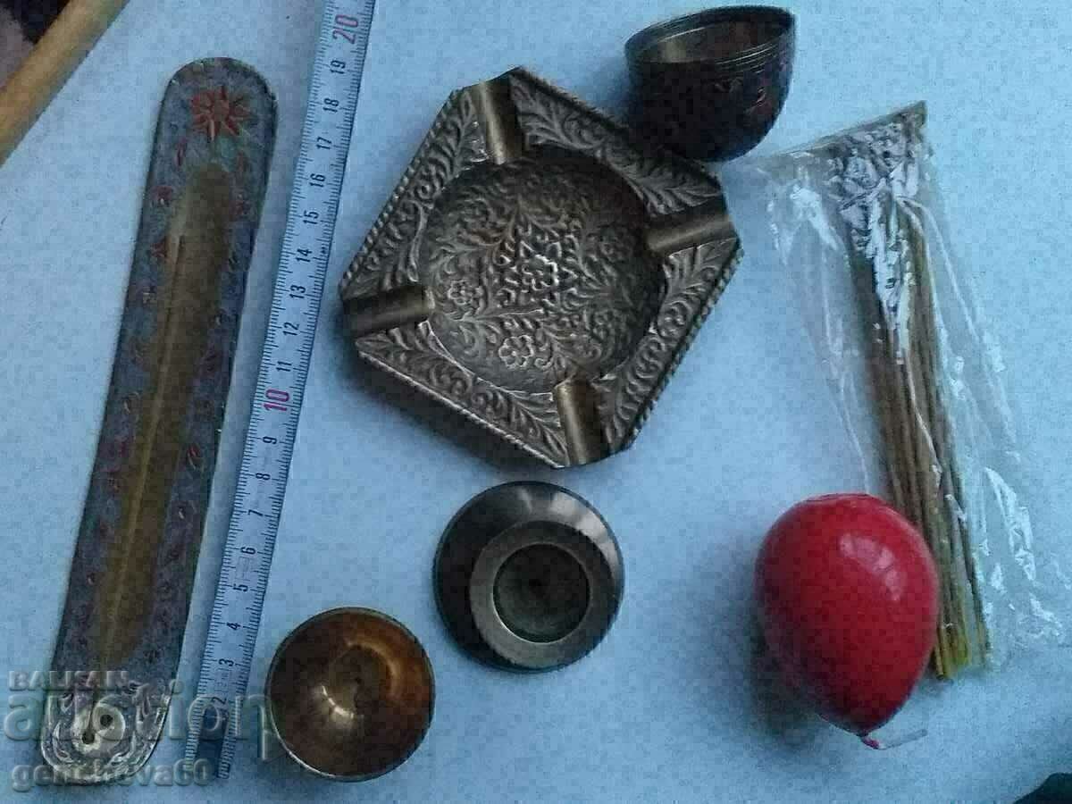 Licitație Interesant LOT de bronz: ou, scrumieră și altele/lumânări Licitație Interesant LOT de bronz: ou, scrumieră și altele/lumânări