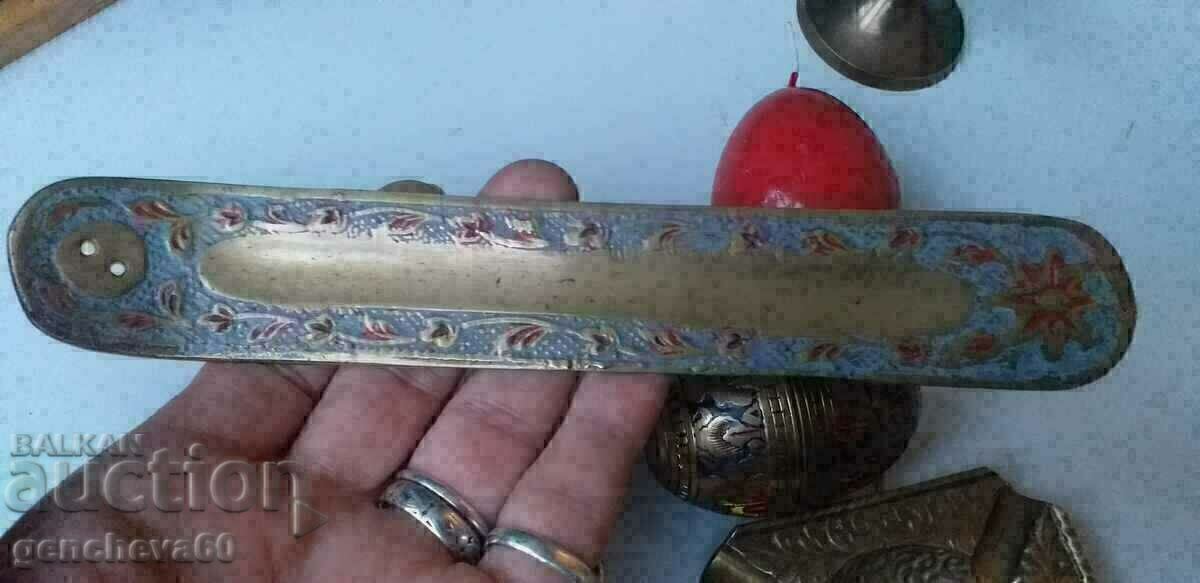 Interesant LOT de bronz: ou, scrumieră și altele/lumânări - 6 Interesant LOT de bronz: ou, scrumieră și altele/lumânări - 6