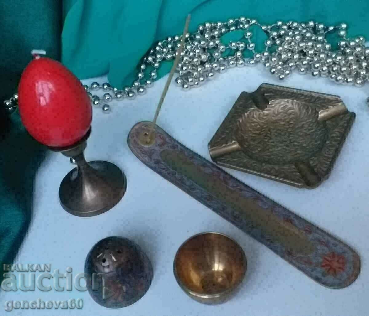 Interesant LOT de bronz: ou, scrumieră și altele/lumânări - 7 Interesant LOT de bronz: ou, scrumieră și altele/lumânări - 7