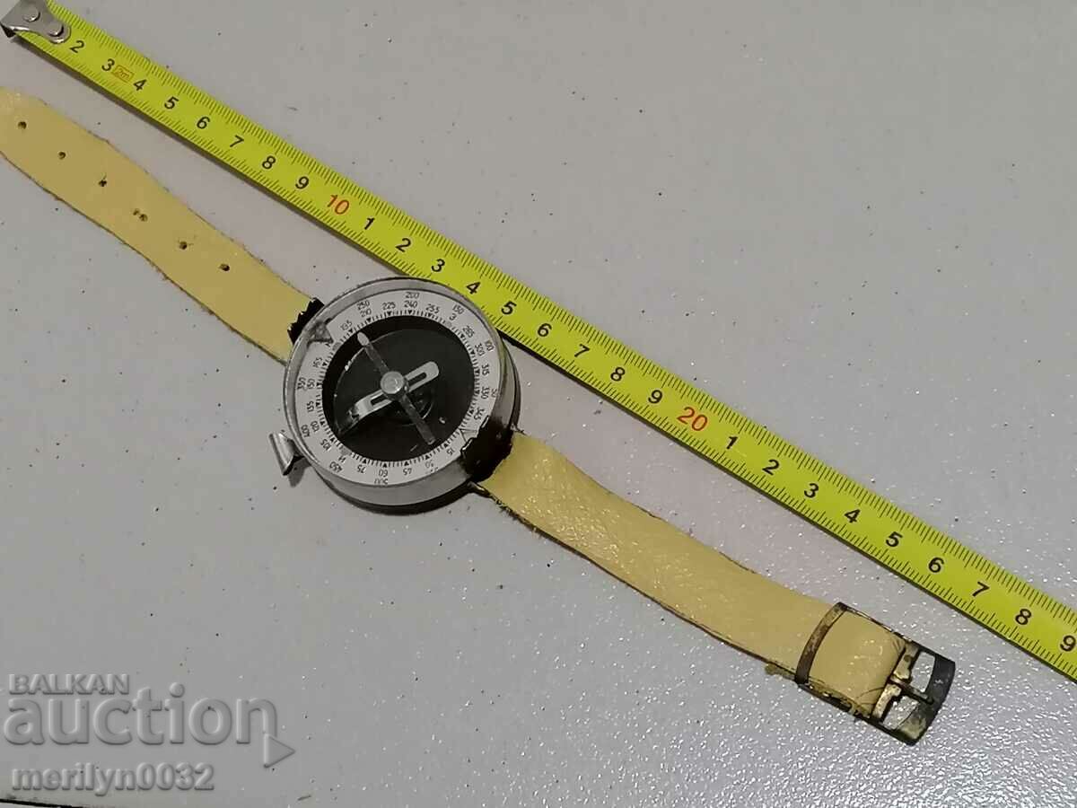Auction  Old army compass with Bakelite Corps, Bulgaria