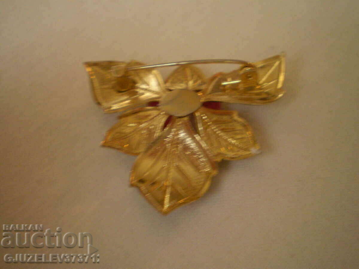 Vintage καρφίτσα λουλουδιών με τιμή 30.00 BGN | € 15.34 Vintage καρφίτσα λουλουδιών με τιμή 30.00 BGN | € 15.34