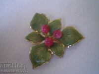 Broșă cu flori de epocă