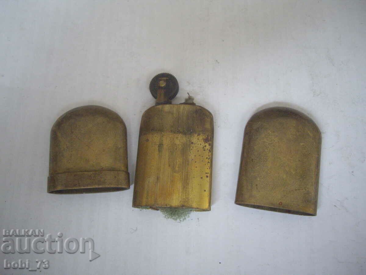 Auction An old lighter. Auction An old lighter.