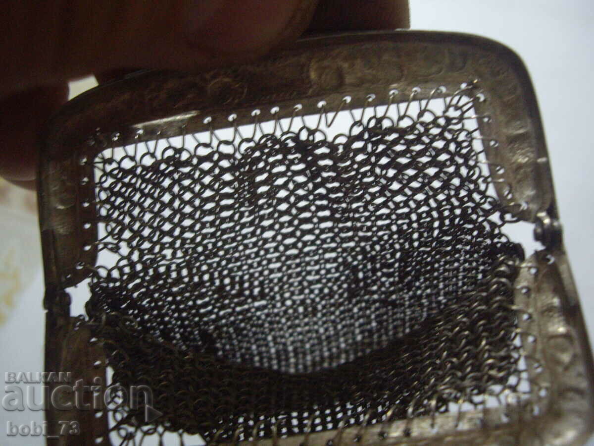 Delivery of Old silver purse. Delivery of Old silver purse.