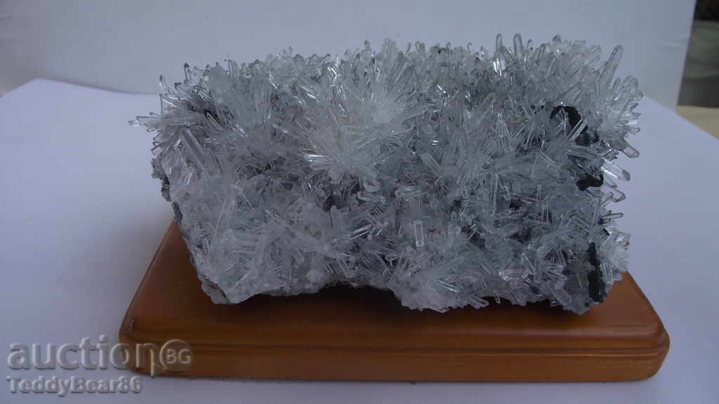MINERAL Mountain crystal - from the Rhodopes with price 250.00 BGN | € 127.82 MINERAL Mountain crystal - from the Rhodopes with price 250.00 BGN | € 127.82