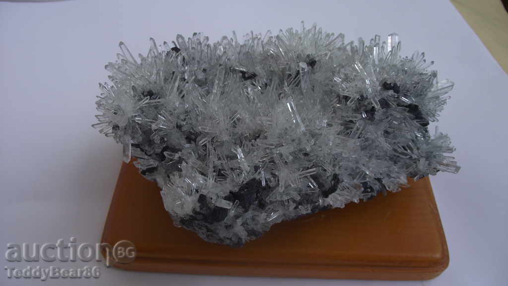 Auction MINERAL Mountain crystal - from the Rhodopes Auction MINERAL Mountain crystal - from the Rhodopes