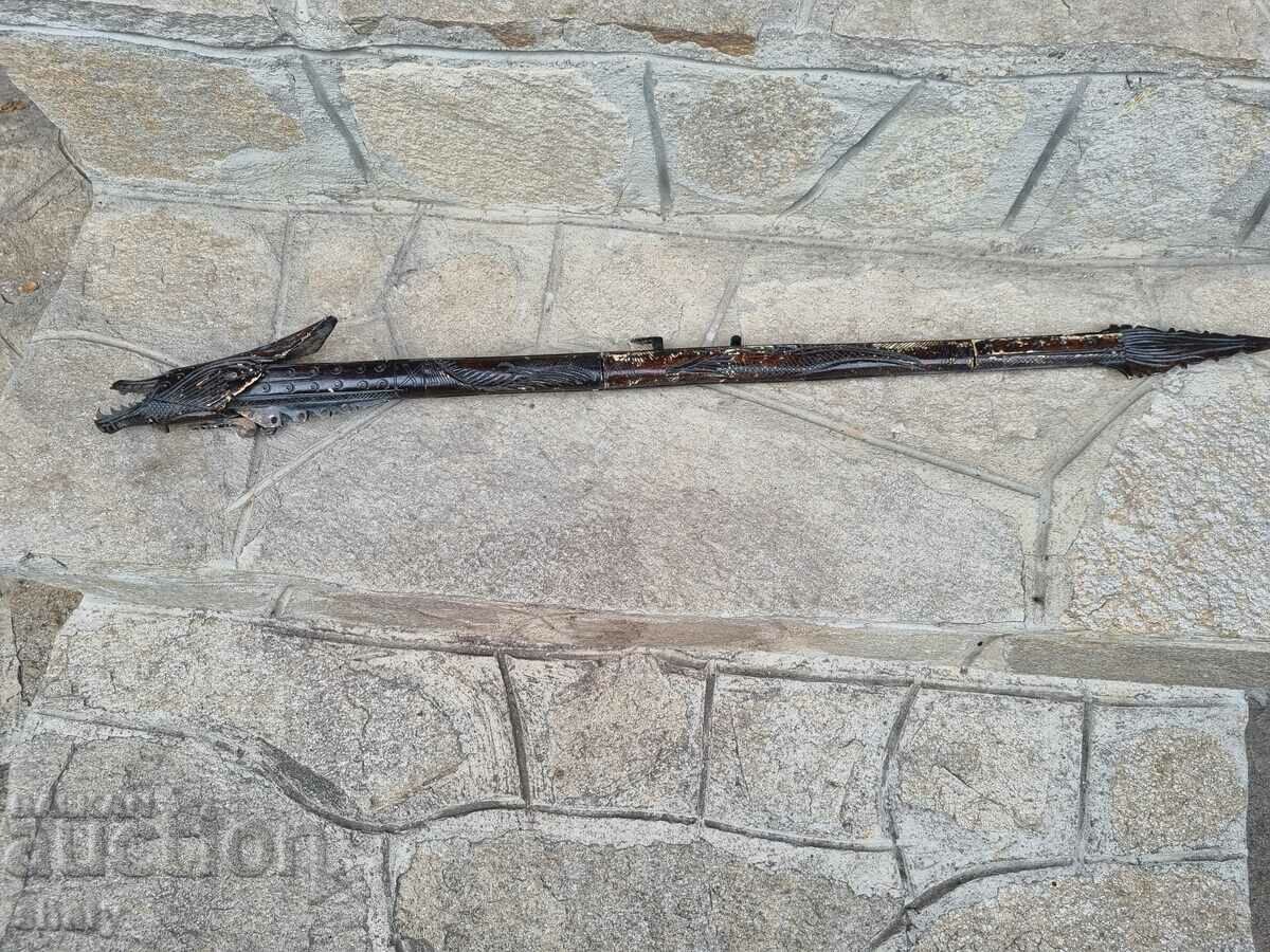 Стара африканска тръба от кост за изстрелване на отровни стр