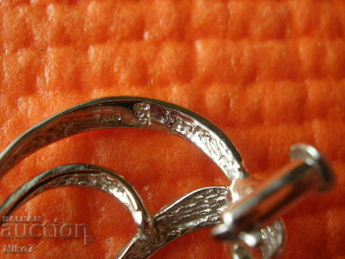 Delivery of Old silver brooch. Delivery of Old silver brooch.