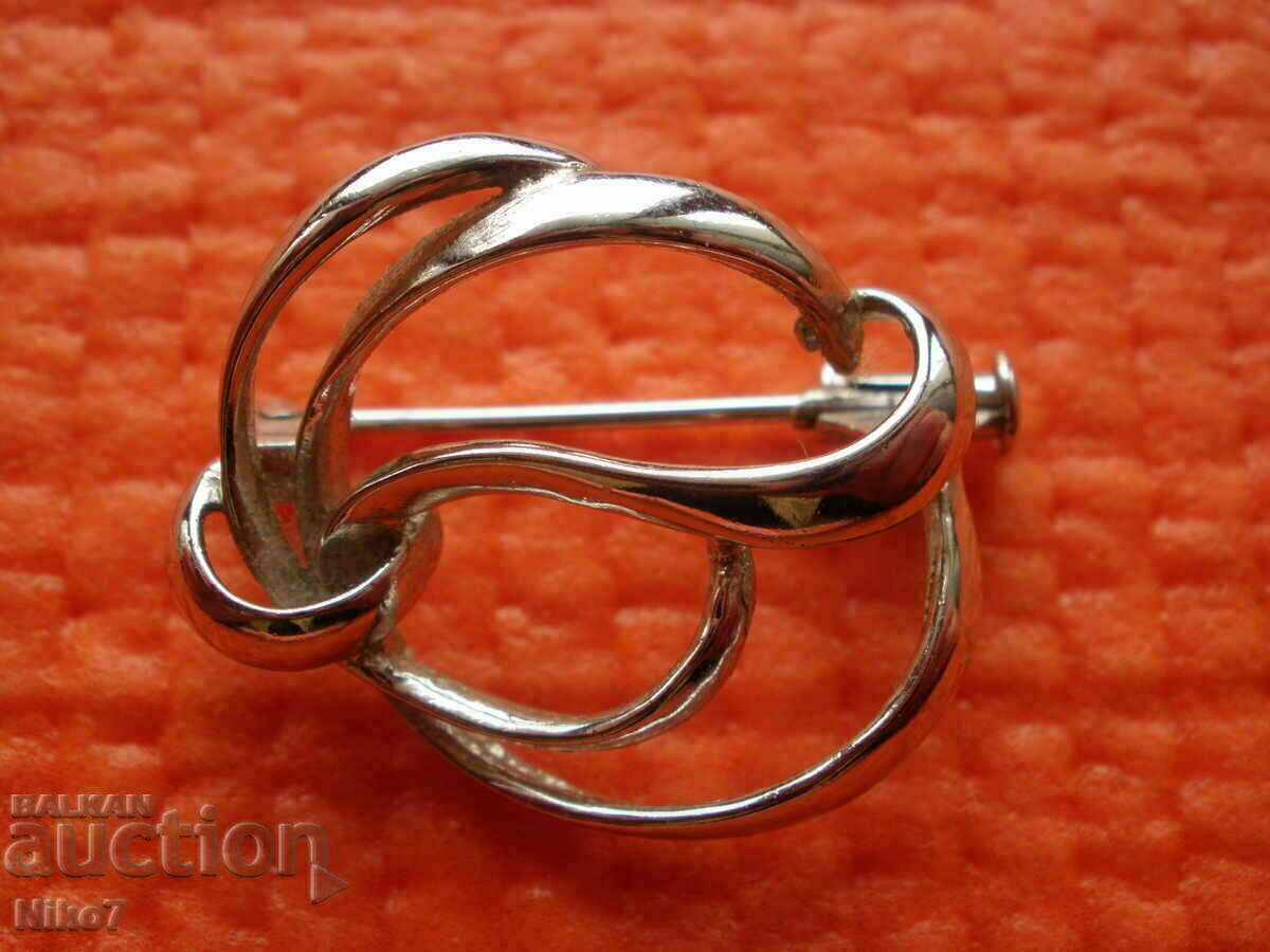 Стара,сребърна брошка. Стара,сребърна брошка.