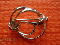 Стара,сребърна брошка.