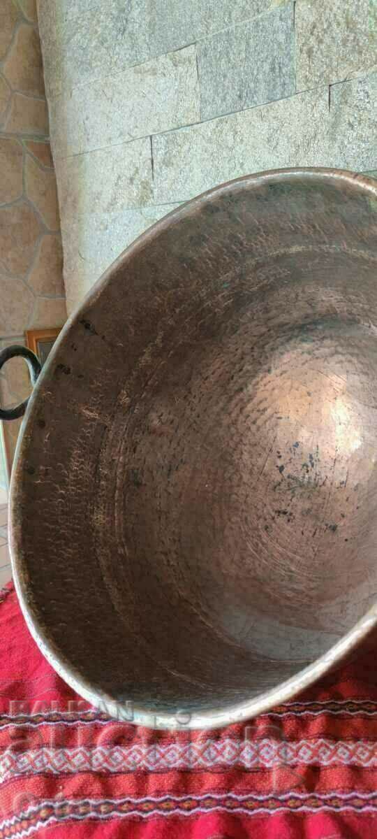 Delivery of UNIQUE! OLD RENAISSANCE HAND FORGED COPPER DISH - BASSAN Delivery of UNIQUE! OLD RENAISSANCE HAND FORGED COPPER DISH - BASSAN