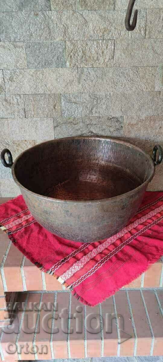 UNIQUE! OLD RENAISSANCE HAND FORGED COPPER DISH - BASSAN - 7 UNIQUE! OLD RENAISSANCE HAND FORGED COPPER DISH - BASSAN - 7