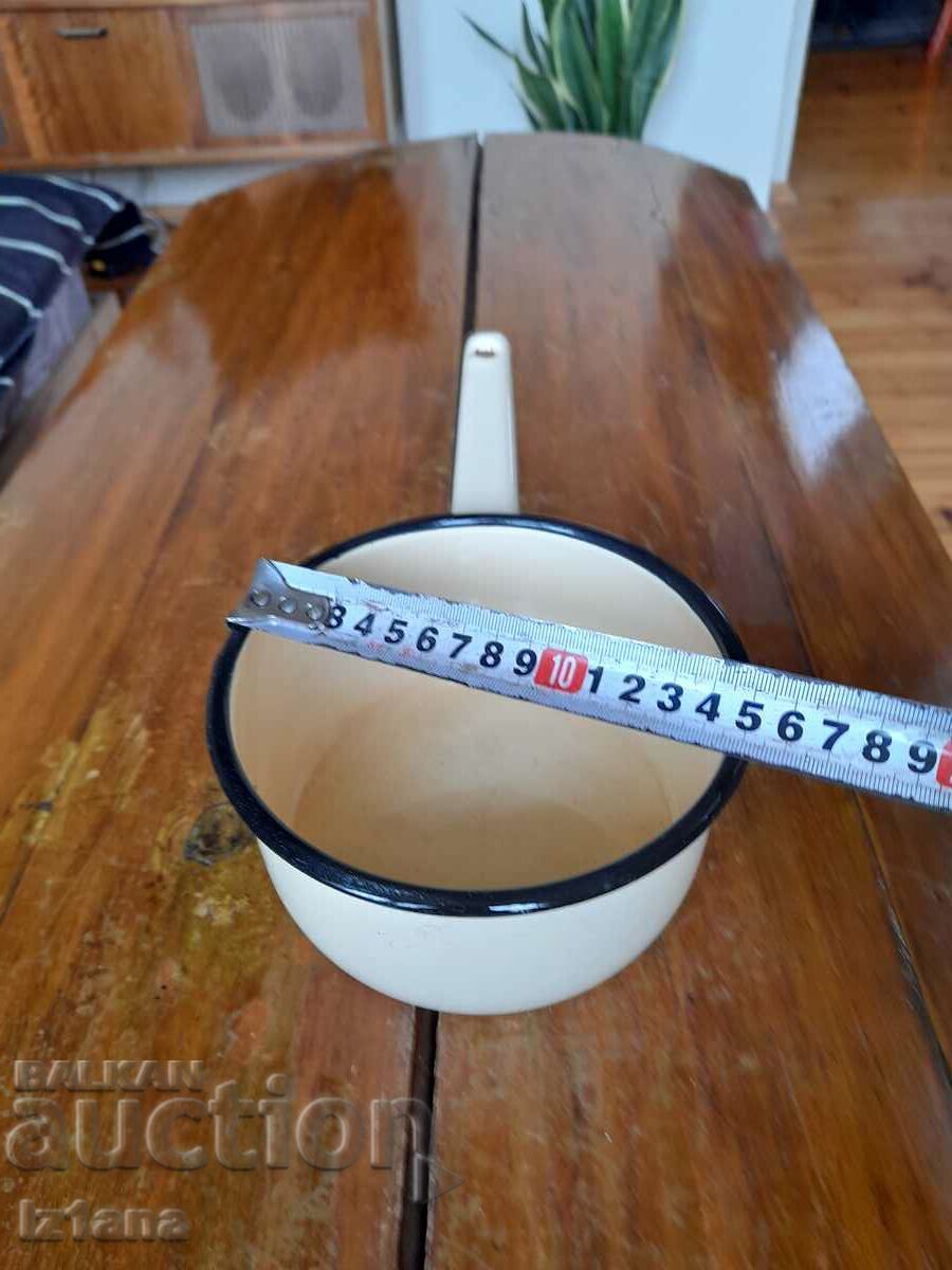 Auction Old enameled casserole, frying pan Auction Old enameled casserole, frying pan