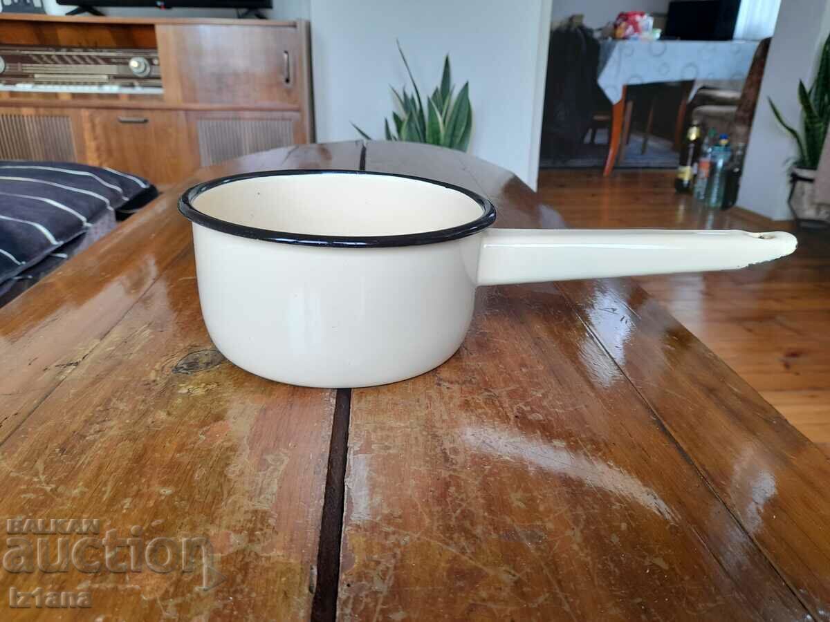 Delivery of Old enameled casserole, frying pan Delivery of Old enameled casserole, frying pan