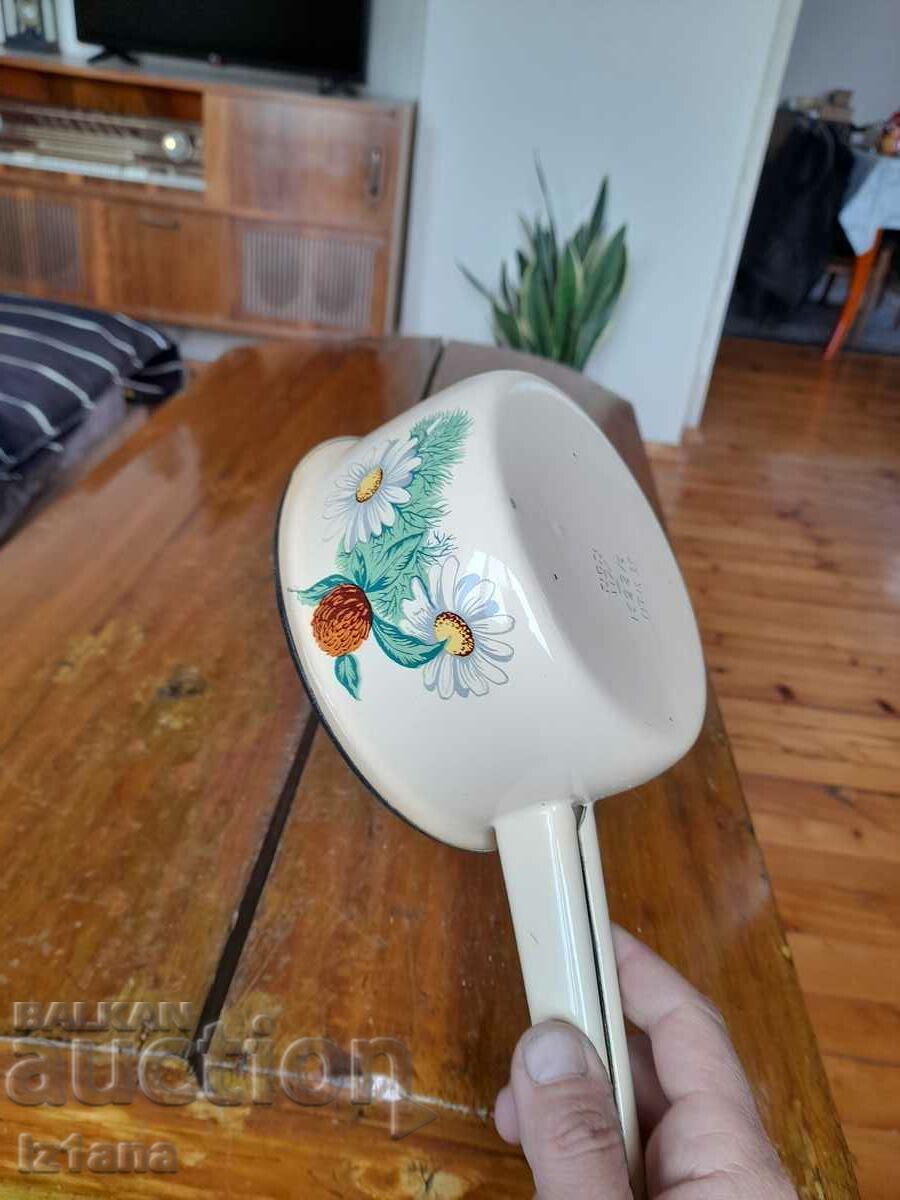 Old enameled casserole, frying pan - 6 Old enameled casserole, frying pan - 6