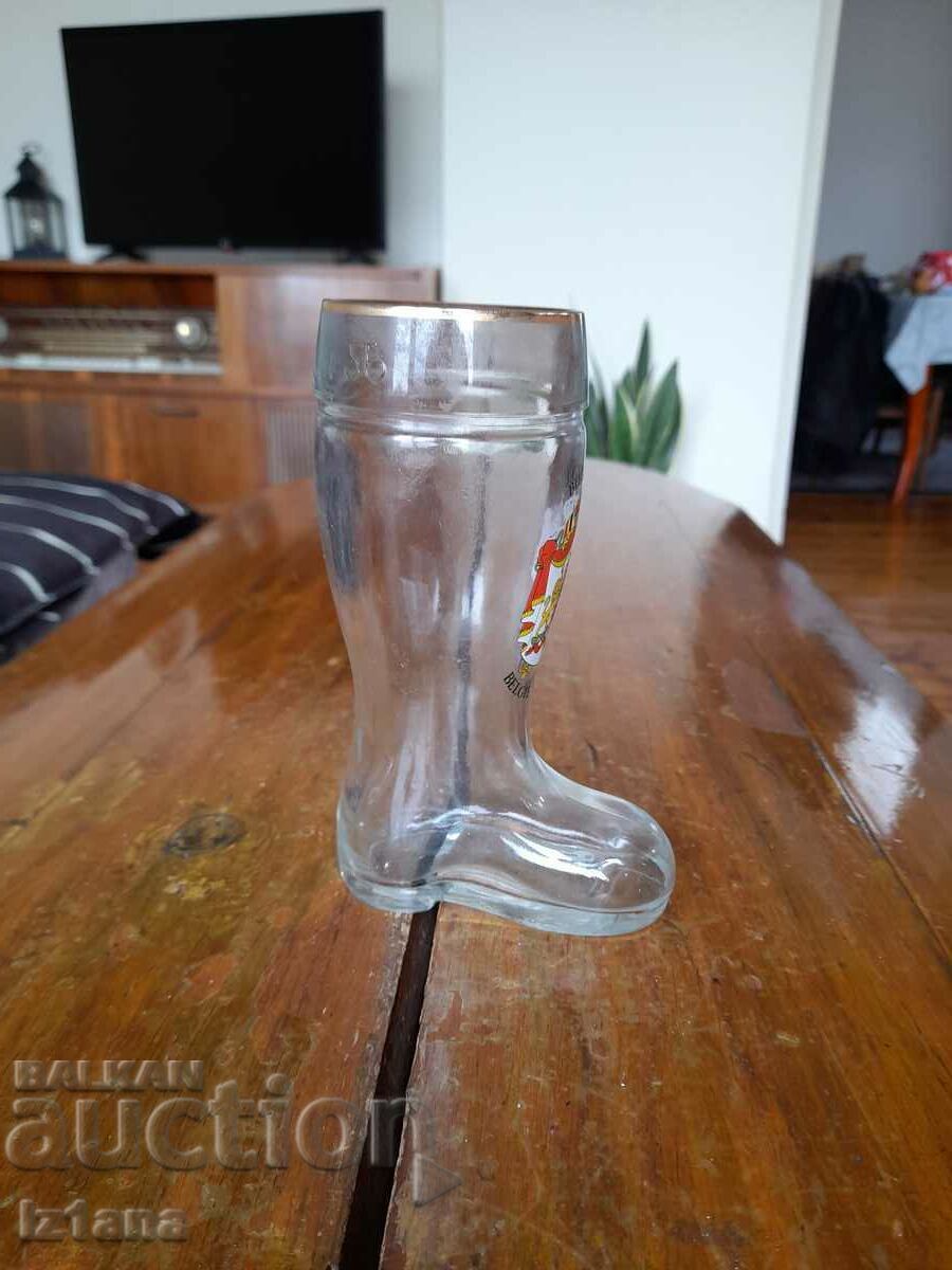 Delivery of Old glass, boot Delivery of Old glass, boot