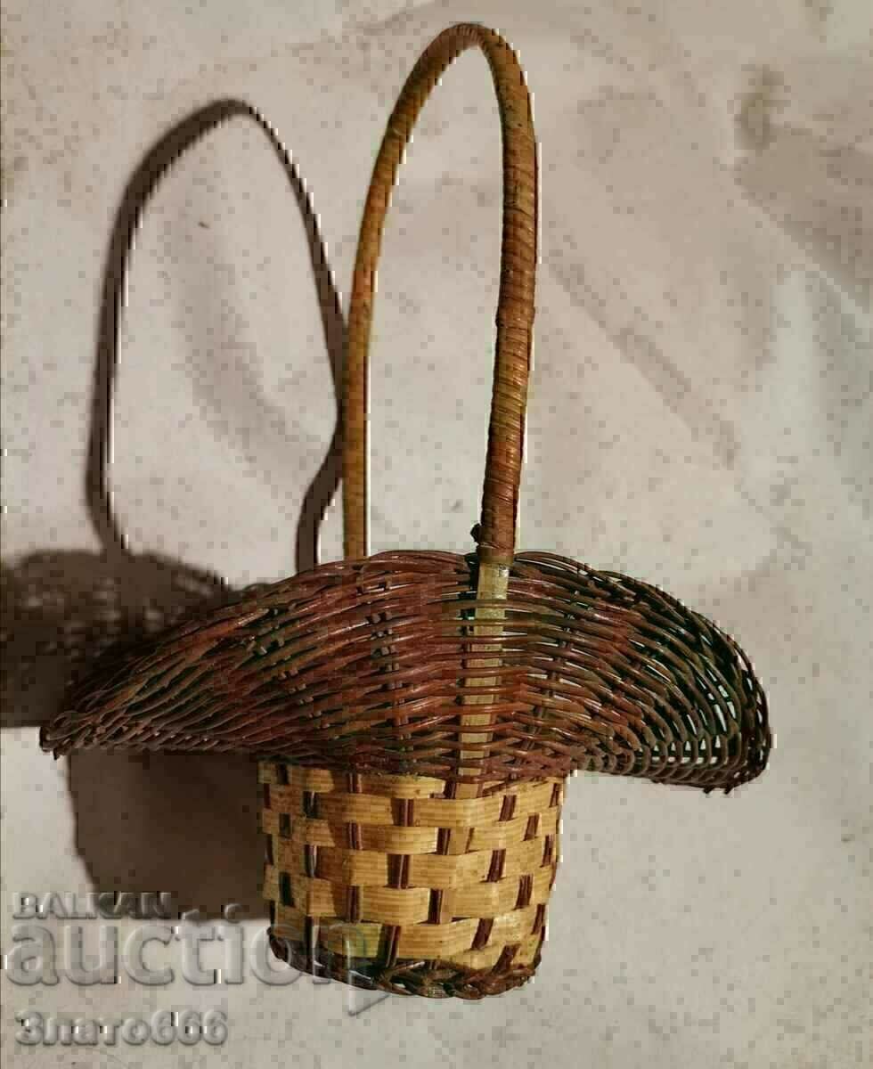 Auction A small basket Auction A small basket
