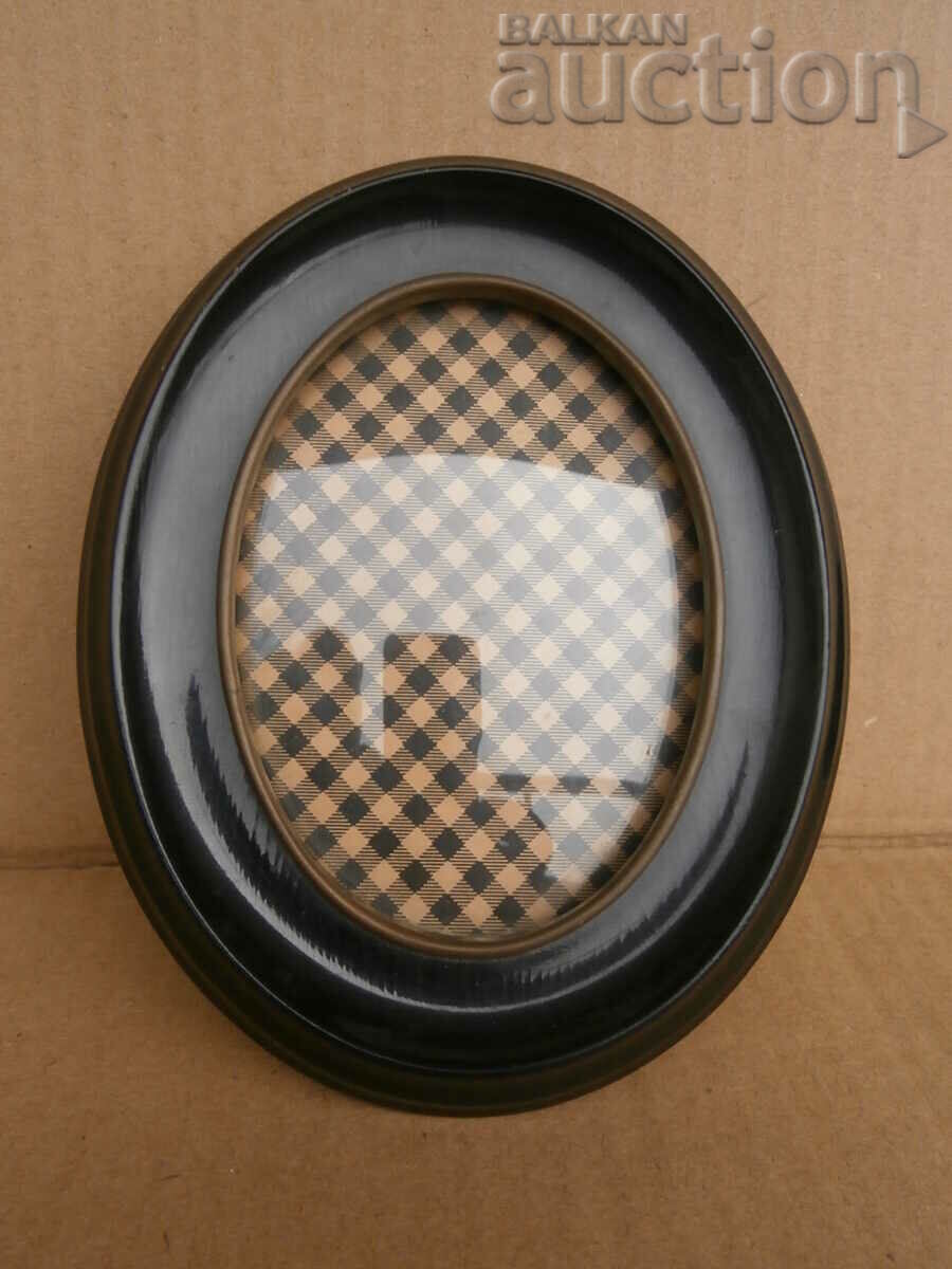 СТАРИННА РАМКА ЗА СНИМКА С ИЗПЪКНАЛО СТЪКЛО с цена 31.00 лв. | € 15.85 СТАРИННА РАМКА ЗА СНИМКА С ИЗПЪКНАЛО СТЪКЛО с цена 31.00 лв. | € 15.85