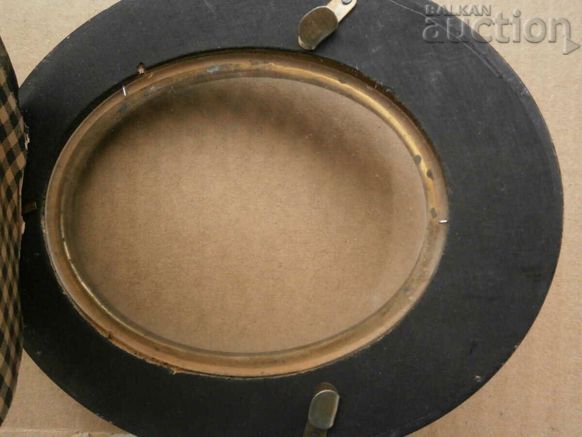 СТАРИННА РАМКА ЗА СНИМКА С ИЗПЪКНАЛО СТЪКЛО - 5 СТАРИННА РАМКА ЗА СНИМКА С ИЗПЪКНАЛО СТЪКЛО - 5