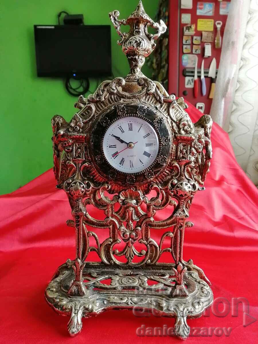 Ceas baroc cu manta de masa