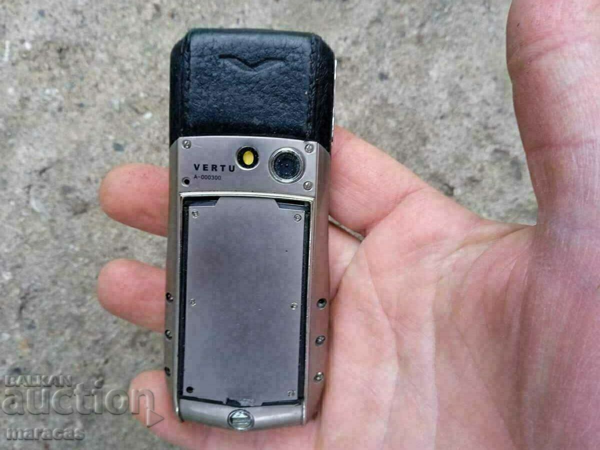 GSM апарат Vertu рядък модел с цена € 35.28 | 69.00 лв.