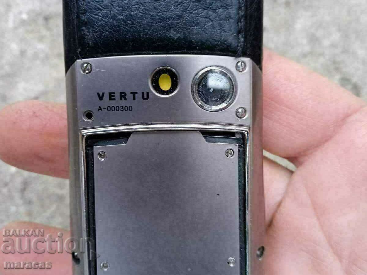 Аукцион GSM апарат Vertu рядък модел