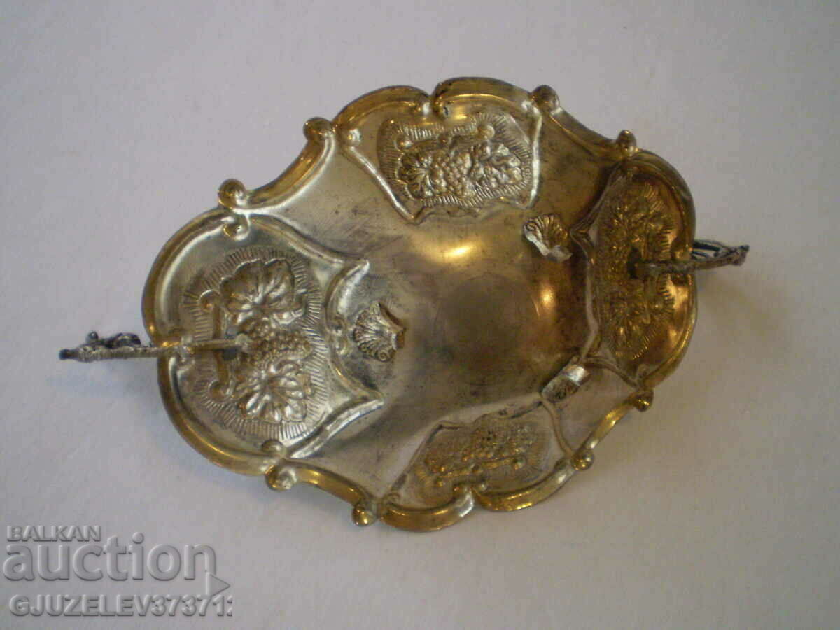 Delivery of Retro elegant metal fruit bowl for fruit nuts candy Delivery of Retro elegant metal fruit bowl for fruit nuts candy