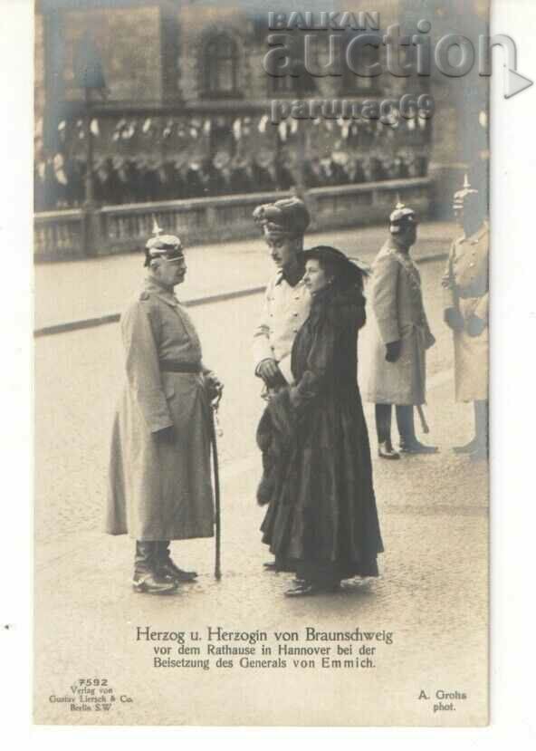 Herzog u. Herzogin von Braunschweig vor dem Rathaese