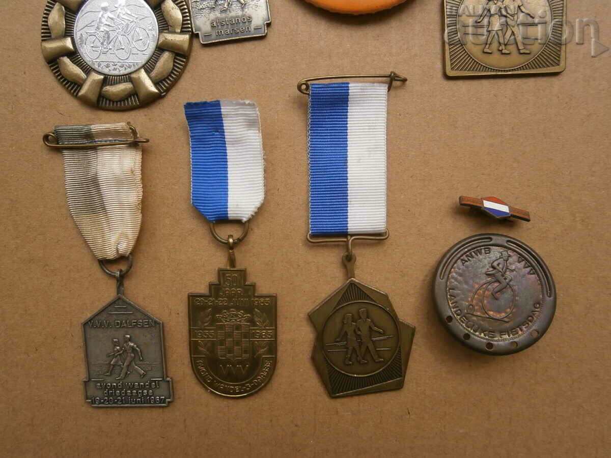 Auction lot medals signs badges Auction lot medals signs badges