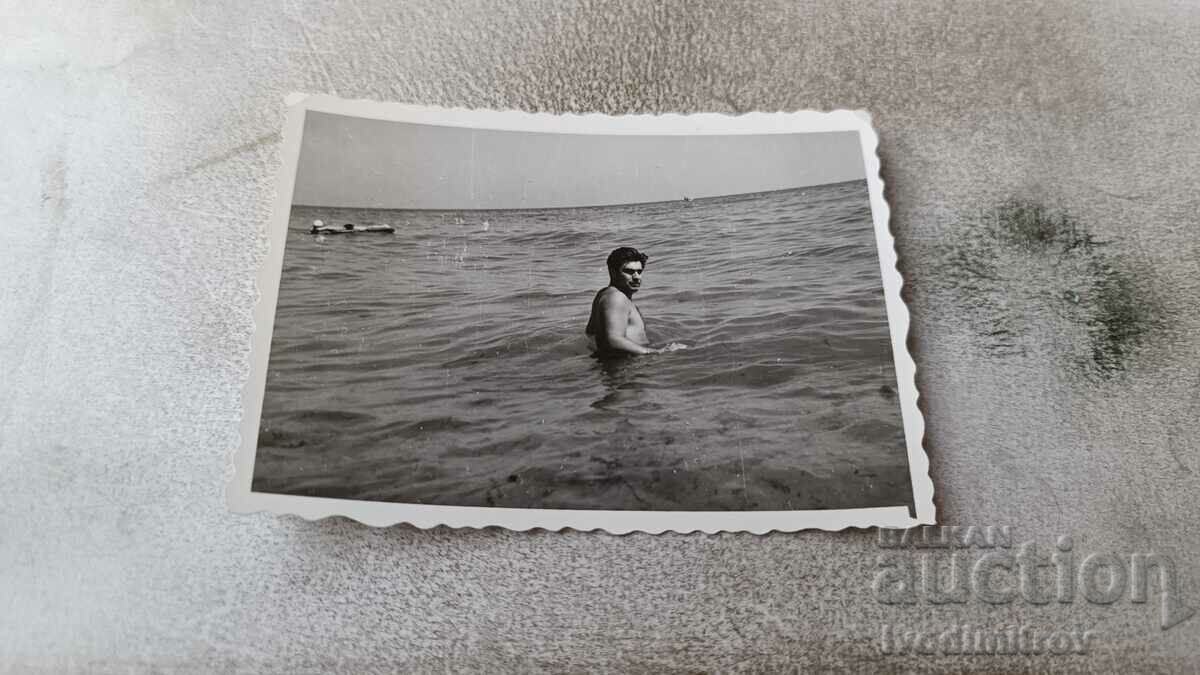 Photo Man in the sea