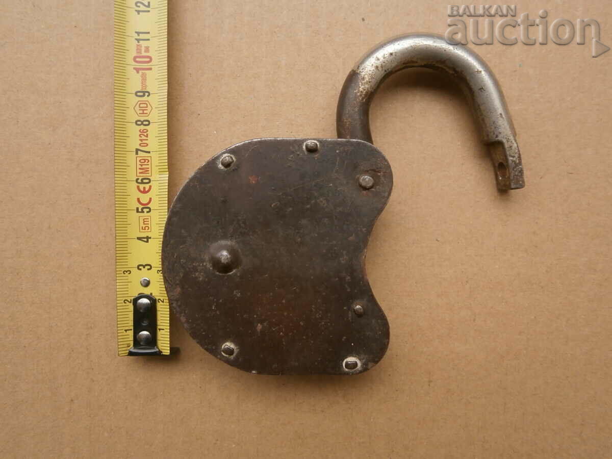lacătul vechi cu preț 21.00 BGN | € 10.74 lacătul vechi cu preț 21.00 BGN | € 10.74