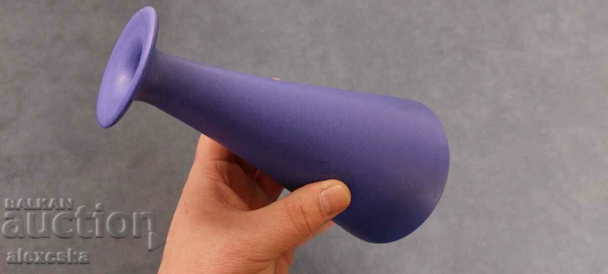 Auction An old ceramic vase Auction An old ceramic vase