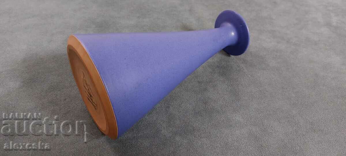 Delivery of An old ceramic vase Delivery of An old ceramic vase