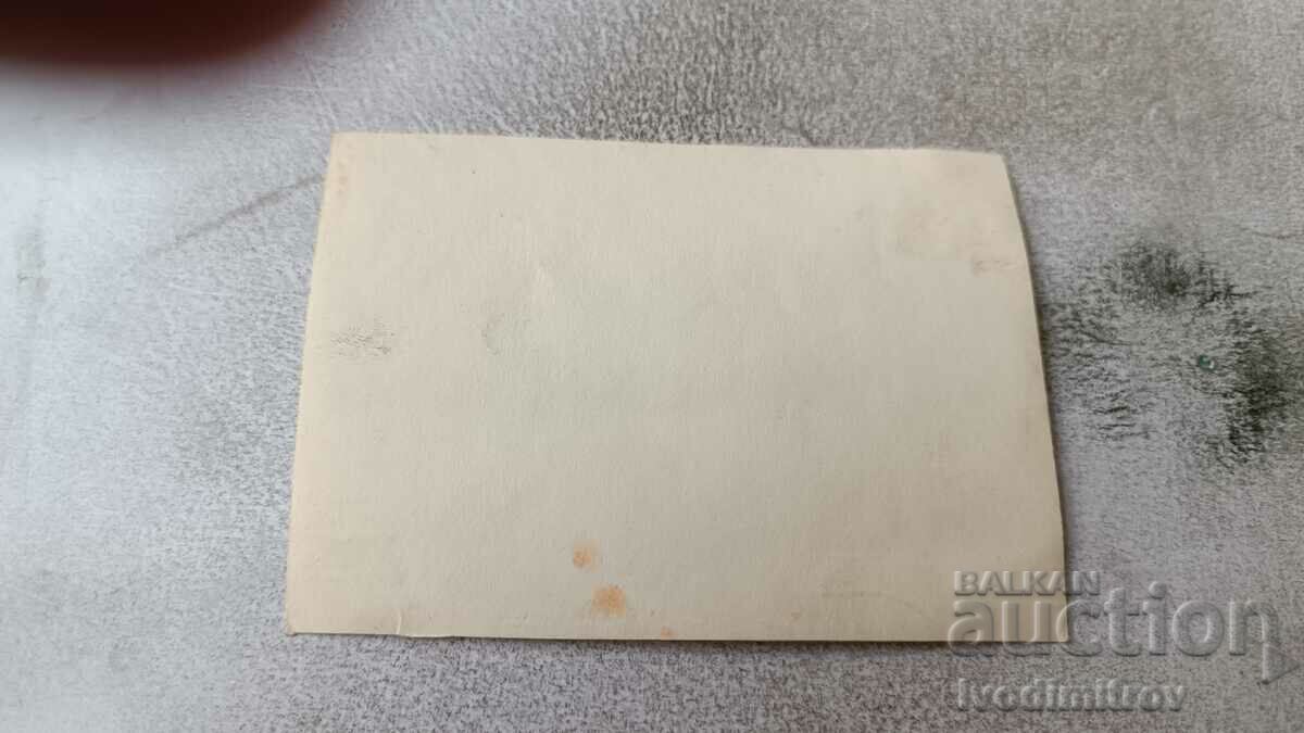 Снимка Малко момиченце на брега на морето с цена 1.35 лв. | € 0.69 Снимка Малко момиченце на брега на морето с цена 1.35 лв. | € 0.69