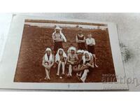 Снимка Младежи и девойки с бели кърпи на главите 1926